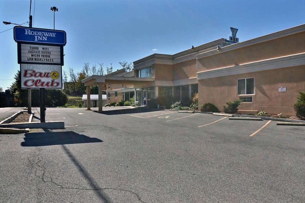 Rodeway Inn Bedford Exterior photo