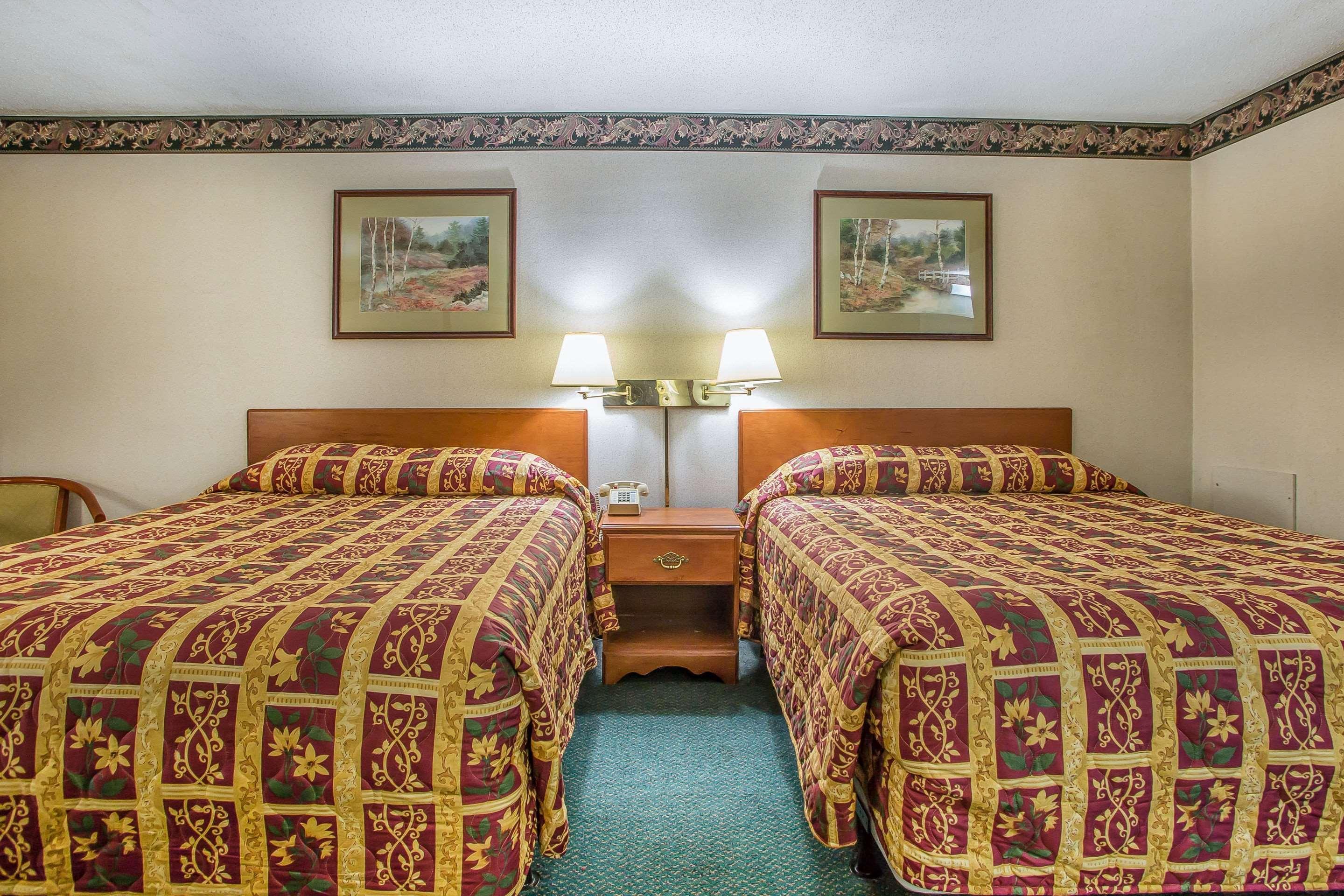 Rodeway Inn Bedford Exterior photo