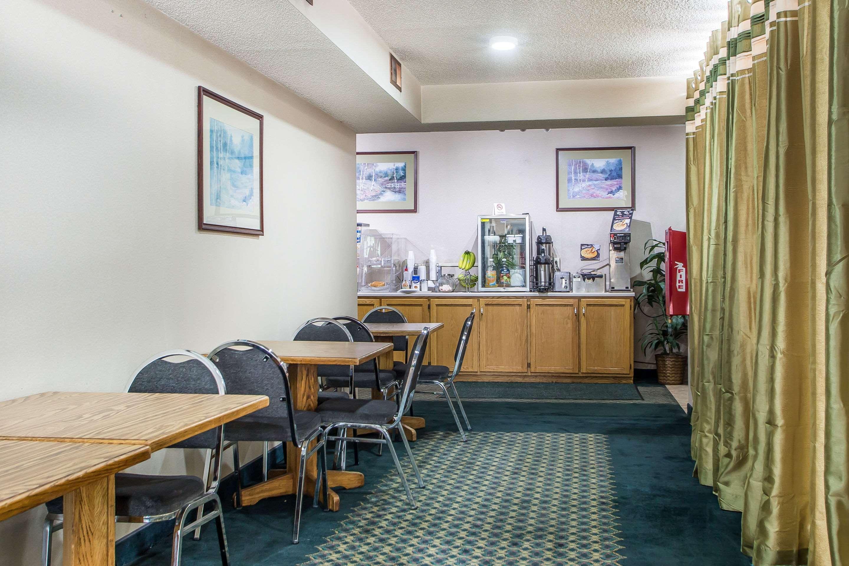 Rodeway Inn Bedford Exterior photo