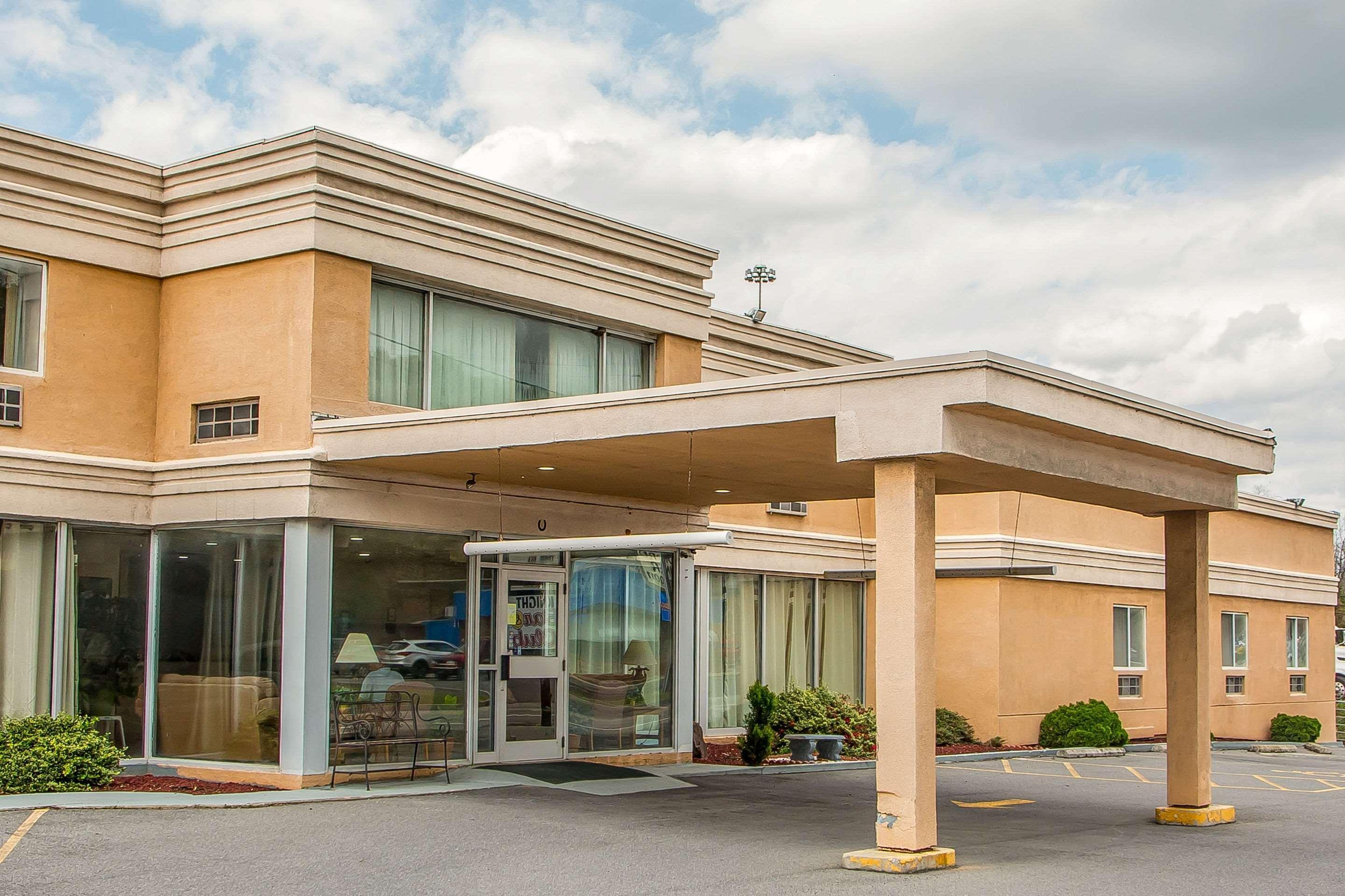Rodeway Inn Bedford Exterior photo