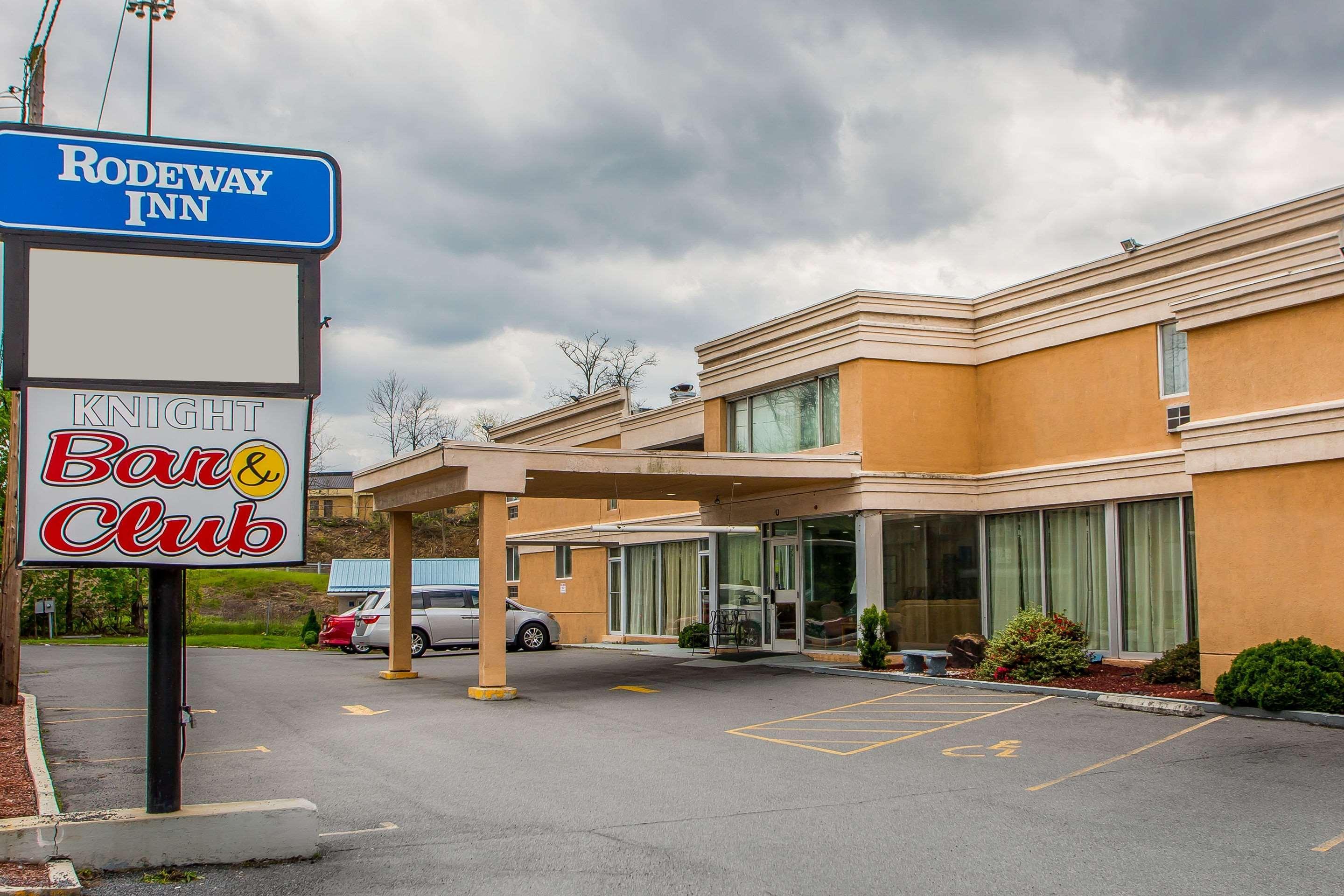 Rodeway Inn Bedford Exterior photo