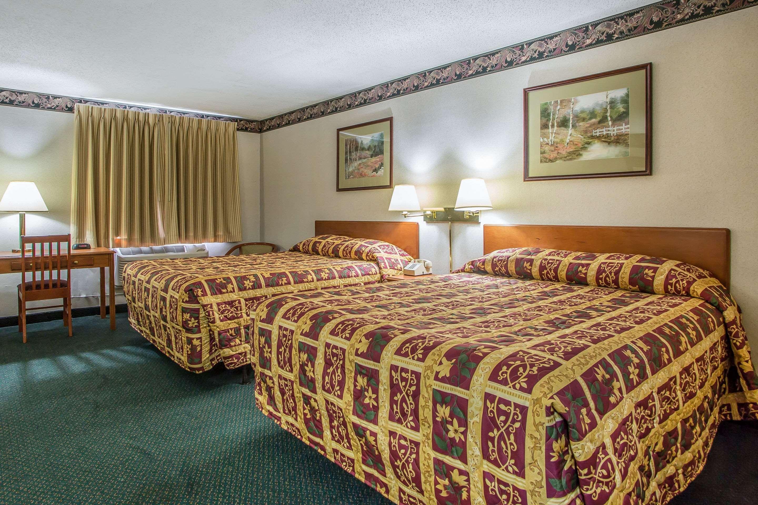 Rodeway Inn Bedford Exterior photo