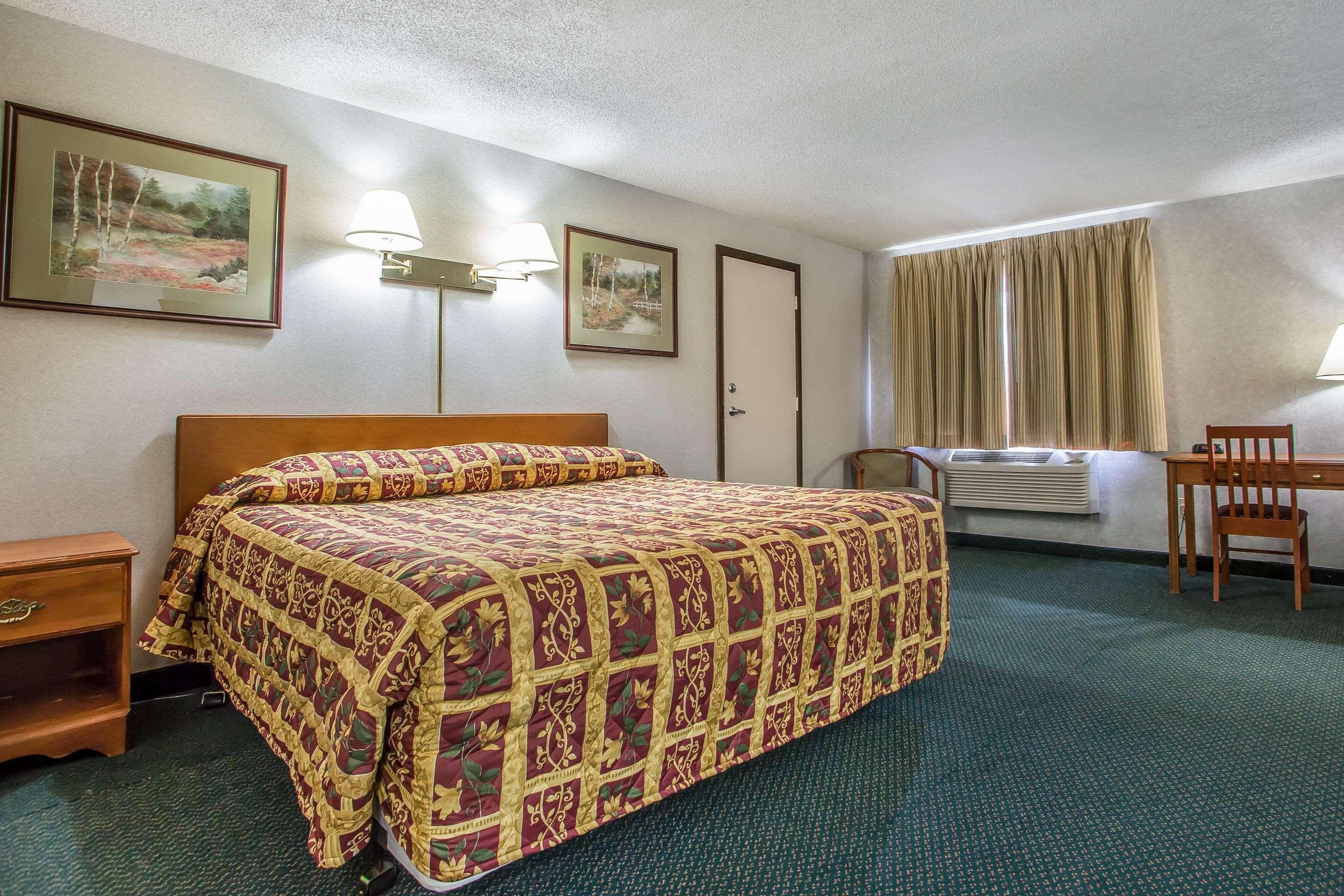 Rodeway Inn Bedford Exterior photo