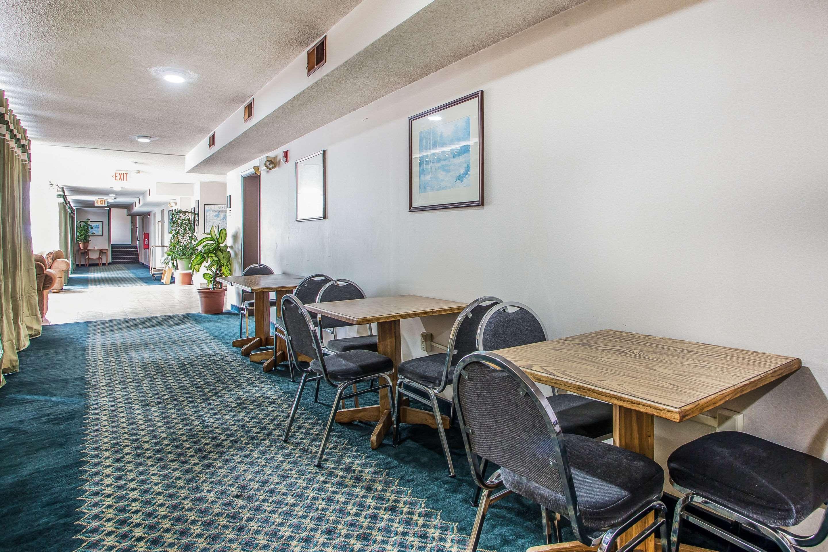 Rodeway Inn Bedford Exterior photo