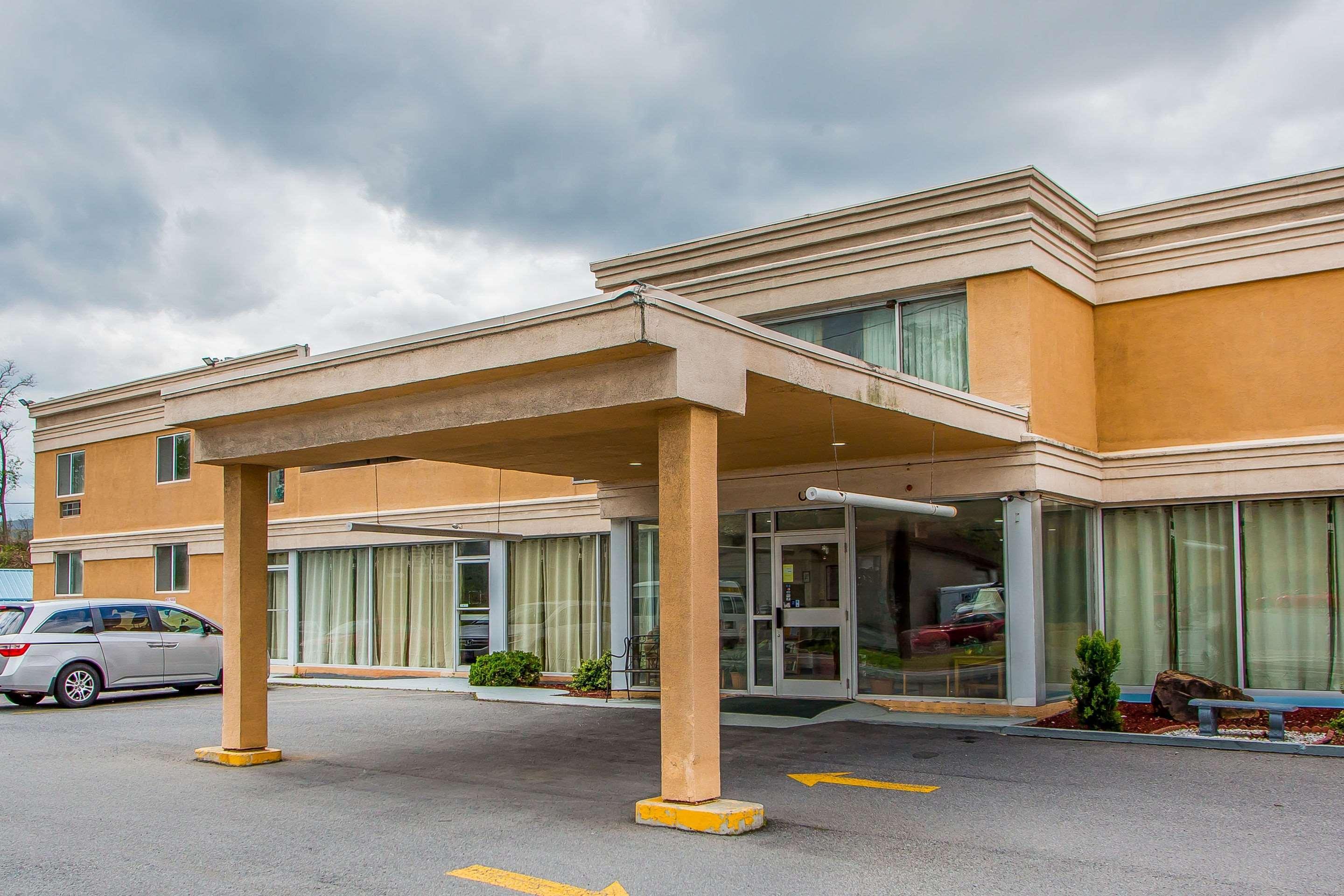 Rodeway Inn Bedford Exterior photo