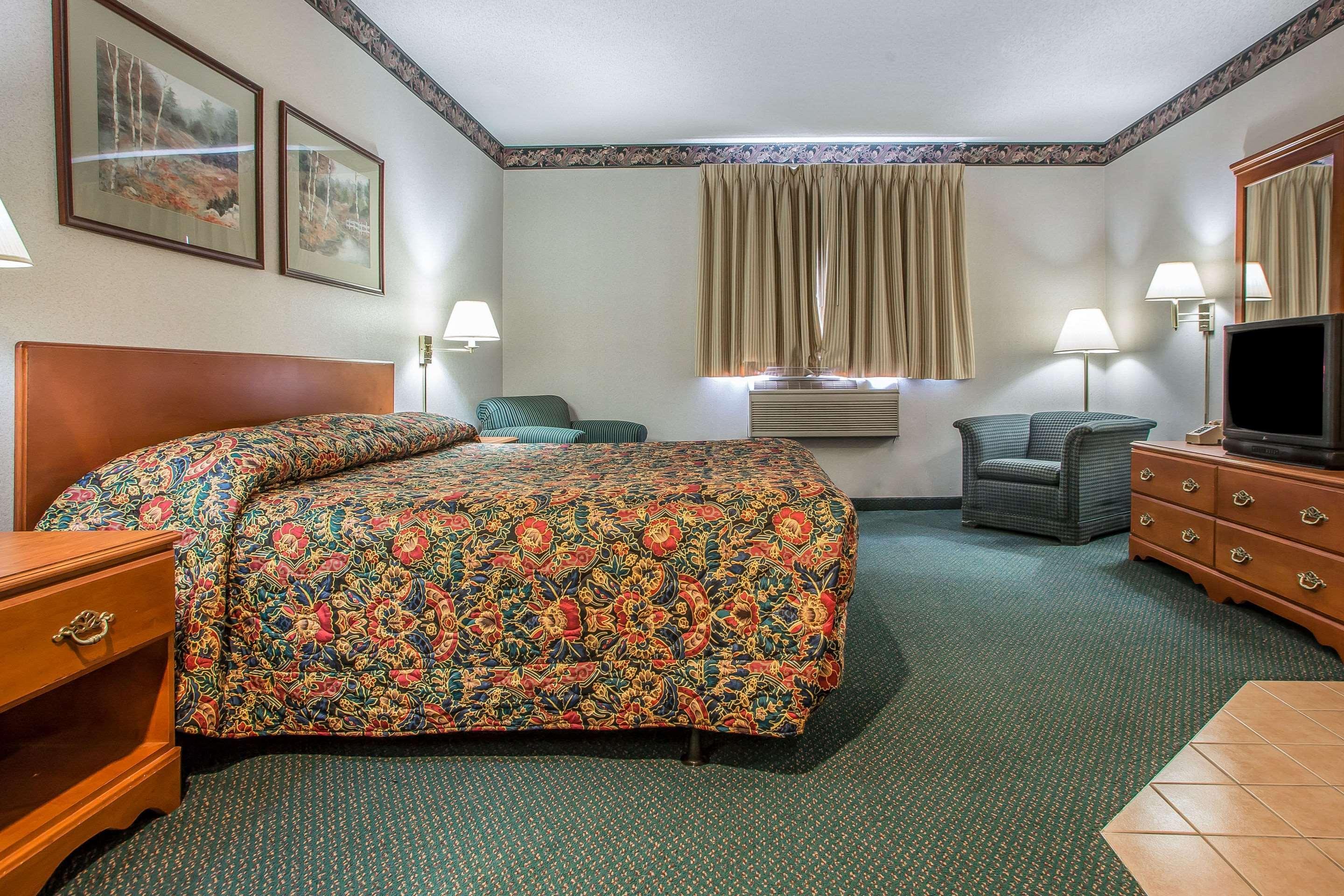 Rodeway Inn Bedford Exterior photo
